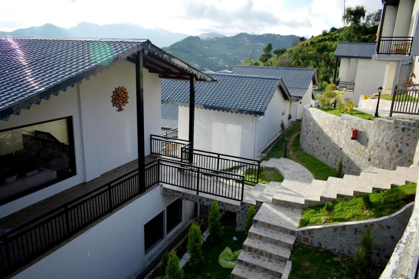 Rega Manivedya The Jungle Trail Resort マックトシュワー エクステリア 写真