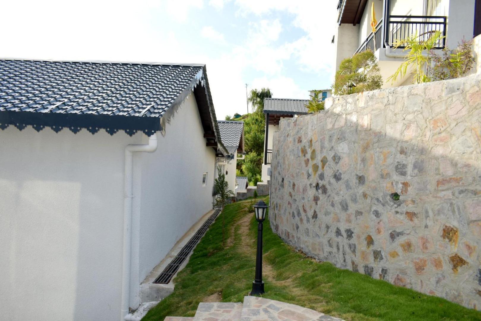 Rega Manivedya The Jungle Trail Resort マックトシュワー エクステリア 写真
